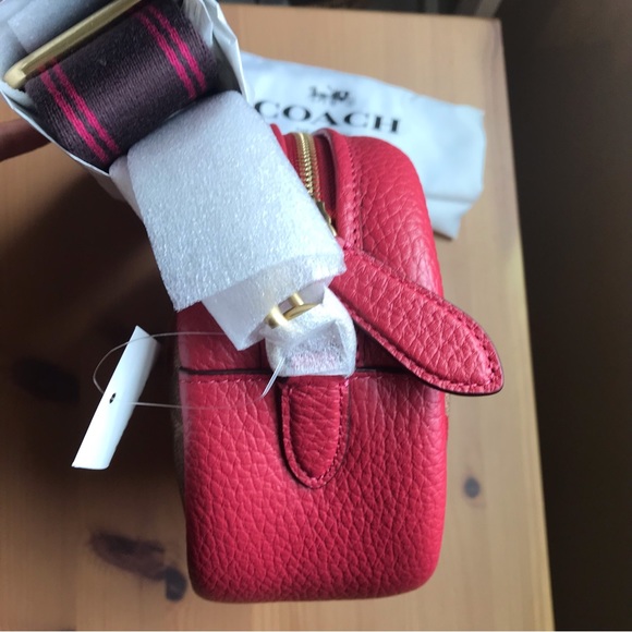 ❤️Coach Camera Bag In Signature Canvas With Heart Print - Picture 16 of 16